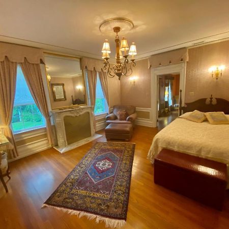 The Melange Inn เฮนเดอร์สันวิลล์ ภายนอก รูปภาพ
