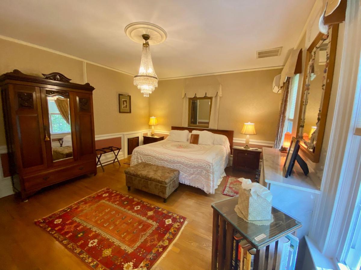 The Melange Inn เฮนเดอร์สันวิลล์ ภายนอก รูปภาพ