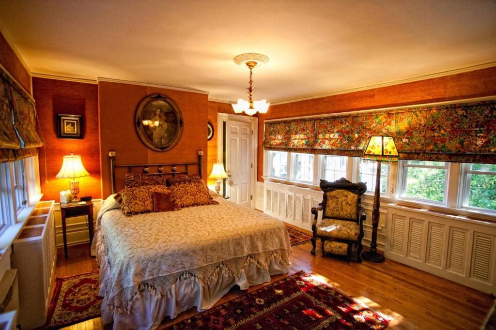 The Melange Inn เฮนเดอร์สันวิลล์ ภายนอก รูปภาพ