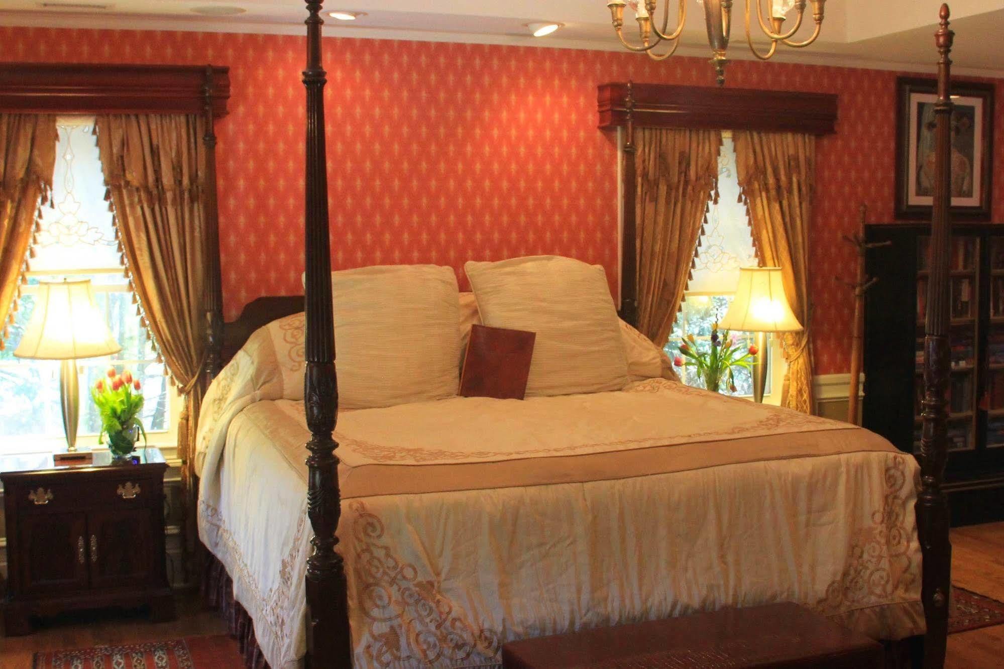 The Melange Inn เฮนเดอร์สันวิลล์ ภายนอก รูปภาพ