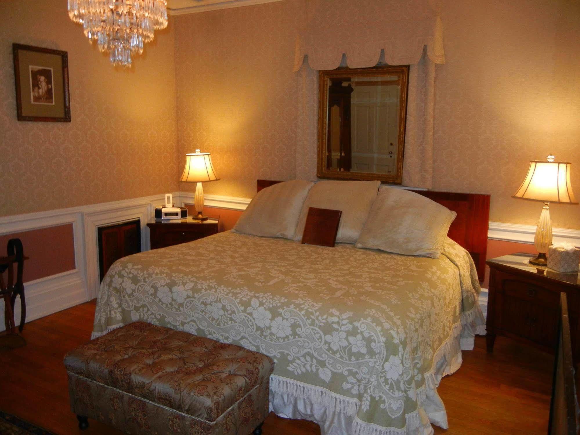 The Melange Inn เฮนเดอร์สันวิลล์ ภายนอก รูปภาพ