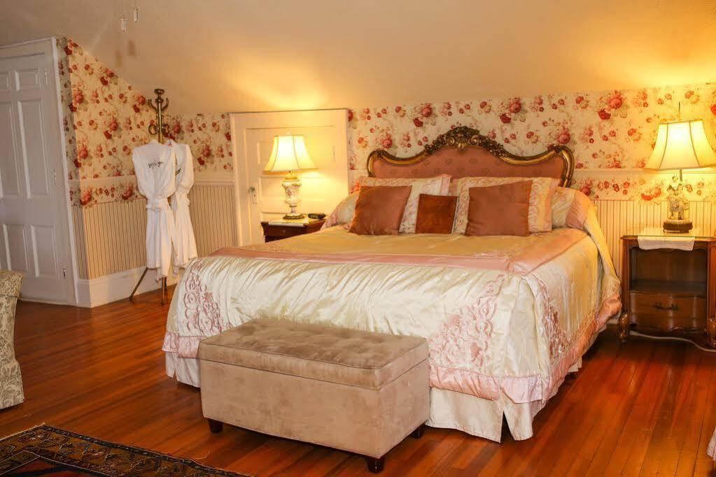 The Melange Inn เฮนเดอร์สันวิลล์ ภายนอก รูปภาพ